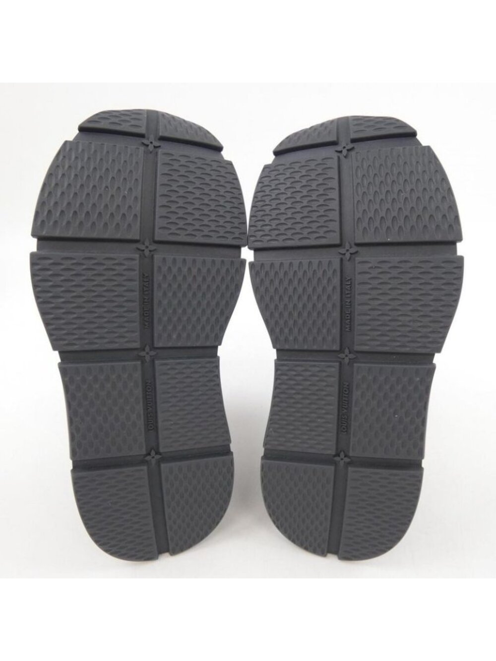 Louis Vuitton LV Classic Sneakers - Picture 4 of 6